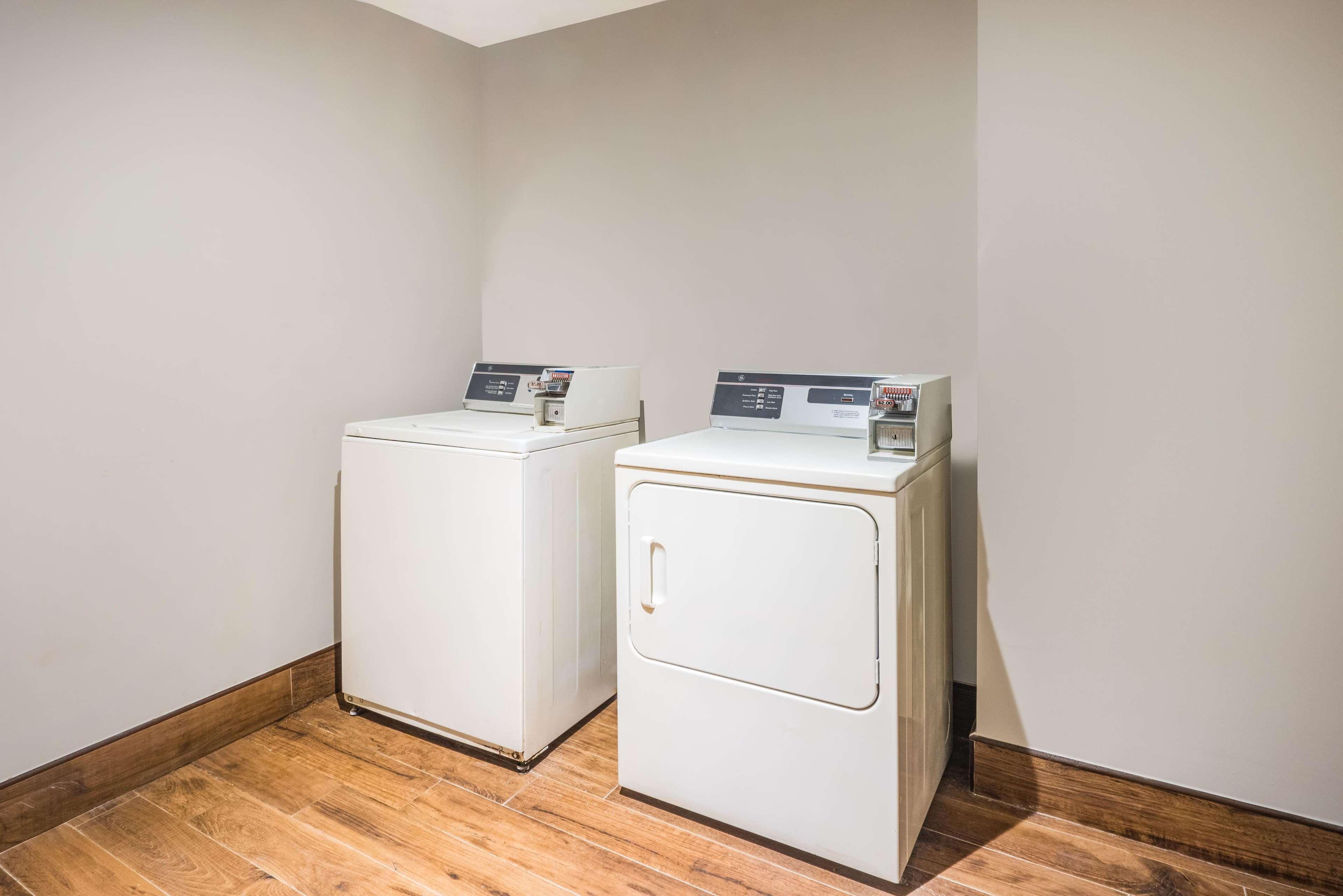 La Quinta By Wyndham Brooklyn Central New York Bagian luar foto