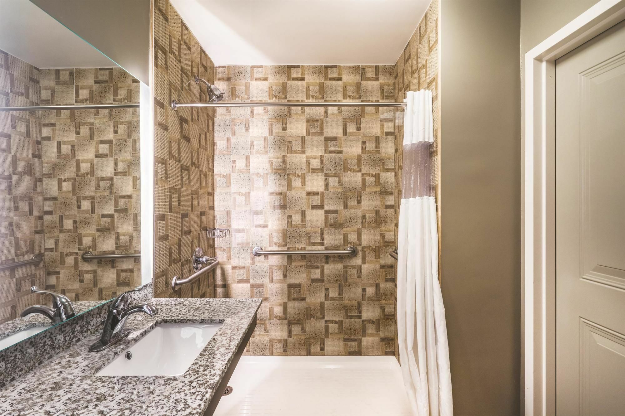 La Quinta By Wyndham Brooklyn Central New York Bagian luar foto